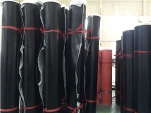 ทนความร้อน 1 มม. ความหนา 1.5 มม. สีดำ EPDM NBR Fluororubber FPM เมมเบรนกันน้ำยางแผ่นม้วนซัพพลายเออร์